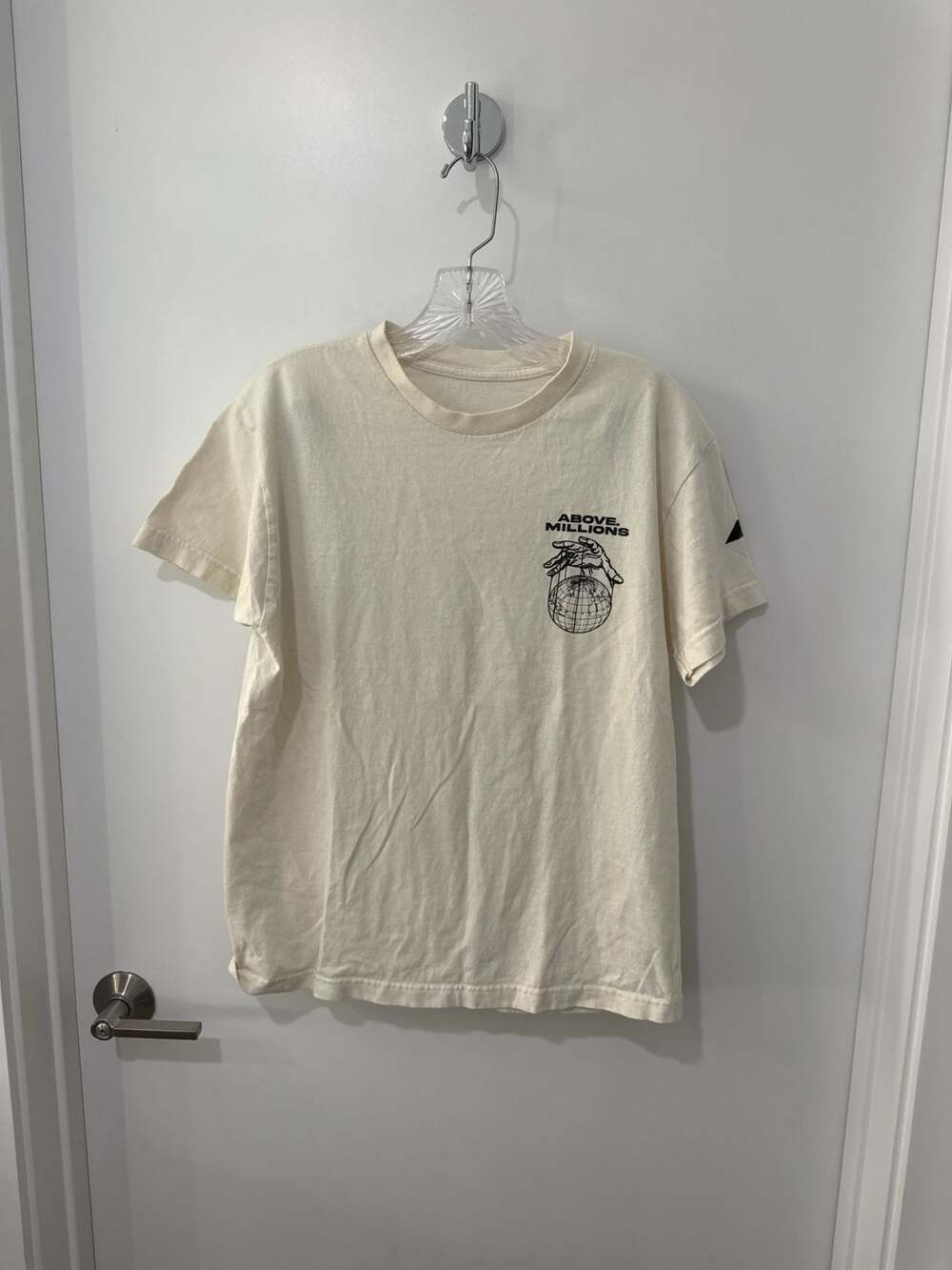 Above Millions Graphic Cream T-Shirt Sz small